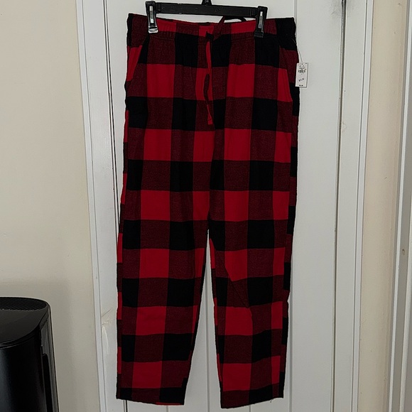 Old Navy, black and red flannel pajamas, size large elastic waistband NWT - Picture 2 of 8